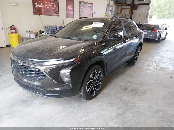 KL77LJEP6SC031852 2025 CHEVROLET TRAX - Image 2