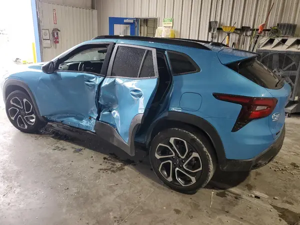 KL77LJEP6SC037831 2025 CHEVROLET TRAX - Image 2