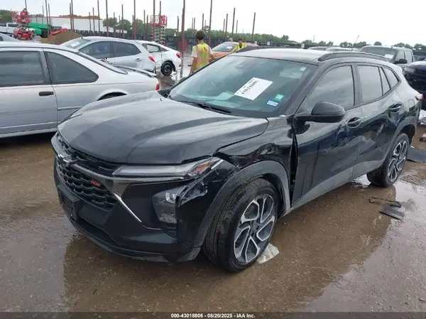 KL77LJEP6SC059554 2025 CHEVROLET TRAX - Image 2