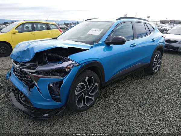 KL77LJEP6SC065788 2025 CHEVROLET TRAX - Image 2