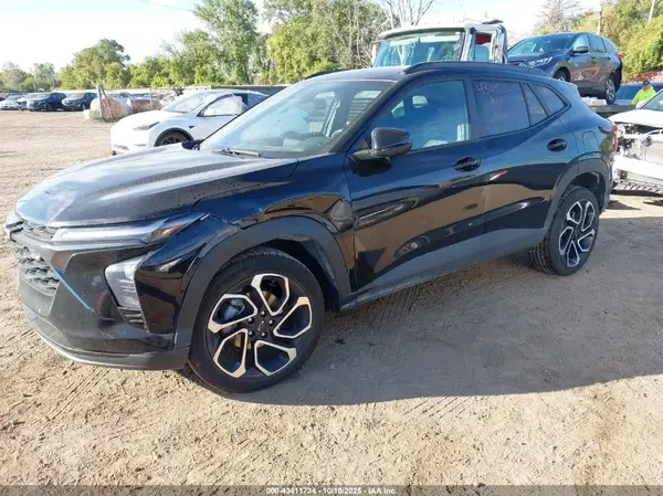 KL77LJEP6SC079545 2025 CHEVROLET TRAX - Image 2