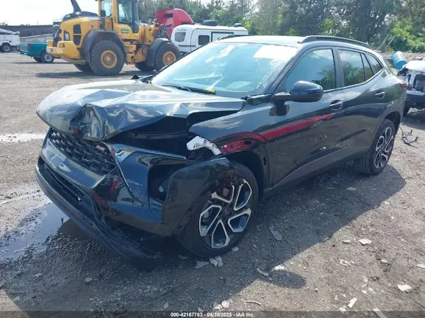 KL77LJEP6SC080131 2025 CHEVROLET TRAX - Image 2