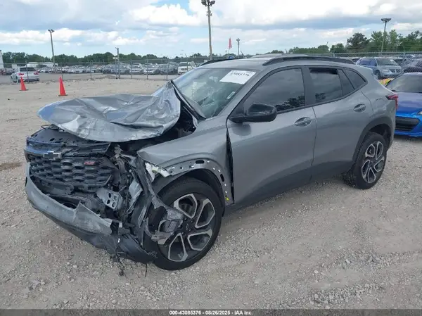 KL77LJEP6SC093171 2025 CHEVROLET TRAX - Image 2