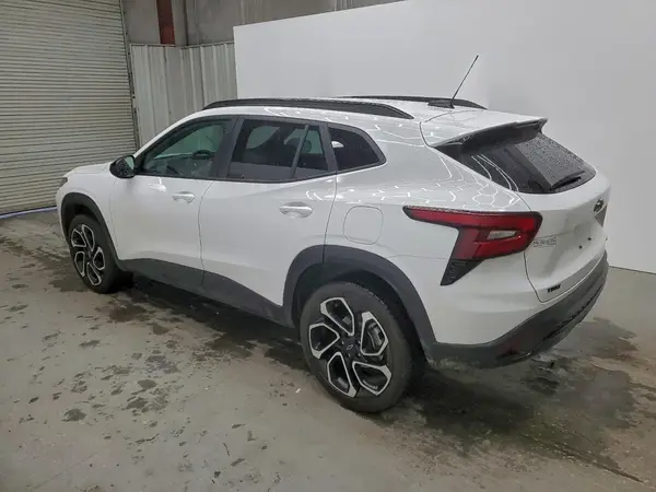 KL77LJEP6SC128985 2025 CHEVROLET TRAX - Image 2