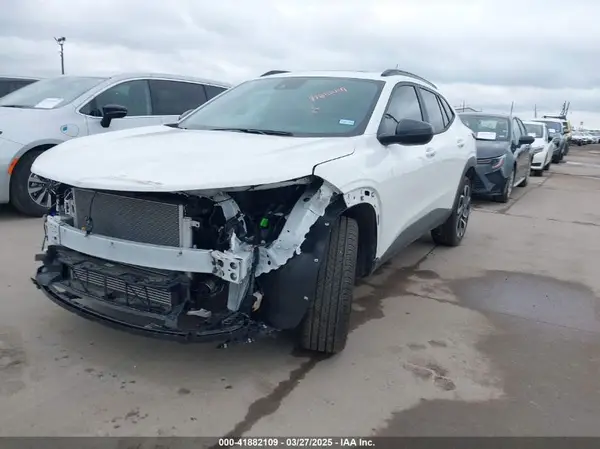 KL77LJEP6SC164854 2025 CHEVROLET TRAX - Image 2