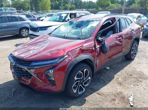 KL77LJEP6SC214037 2025 CHEVROLET TRAX - Image 2