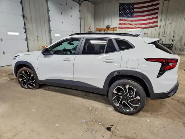 KL77LJEP6SC251508 2025 CHEVROLET TRAX - Image 2