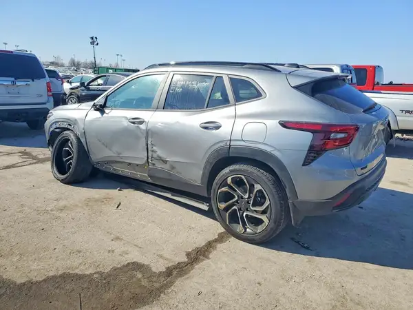 KL77LJEP6SC297582 2025 CHEVROLET TRAX - Image 2