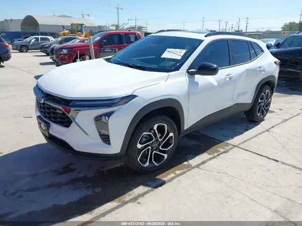 KL77LJEP6SC320195 2025 CHEVROLET TRAX - Image 2