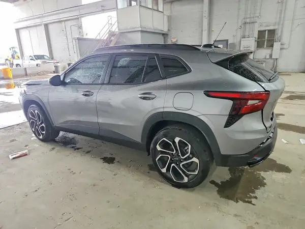 KL77LJEP6SC330421 2025 CHEVROLET TRAX - Image 2