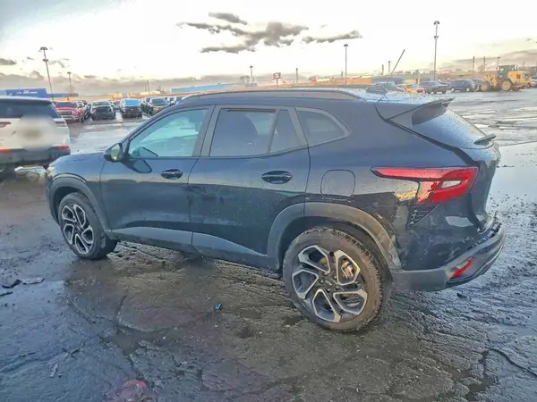 KL77LJEP7SC034582 2025 CHEVROLET TRAX - Image 2