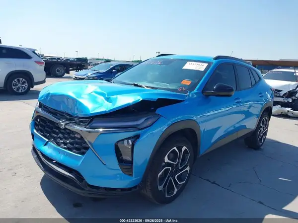 KL77LJEP7SC038485 2025 CHEVROLET TRAX - Image 2