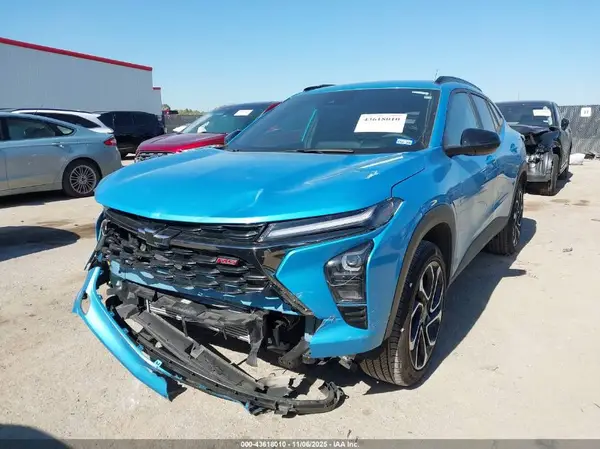 KL77LJEP7SC040527 2025 CHEVROLET TRAX - Image 2