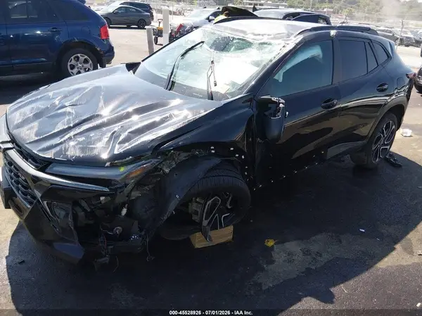 KL77LJEP7SC045310 2025 CHEVROLET TRAX - Image 2