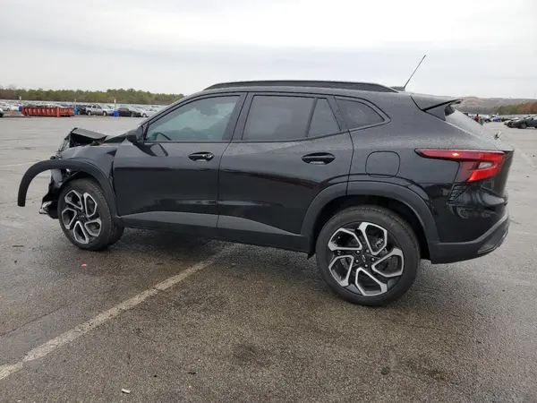 KL77LJEP7SC055450 2025 CHEVROLET TRAX - Image 2