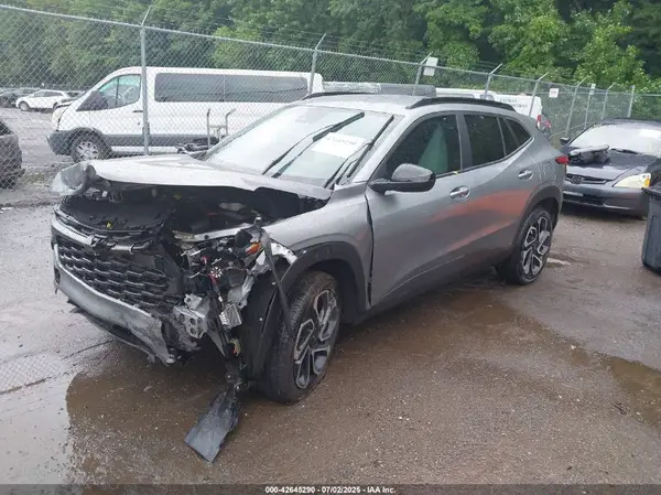 KL77LJEP7SC076136 2025 CHEVROLET TRAX - Image 2
