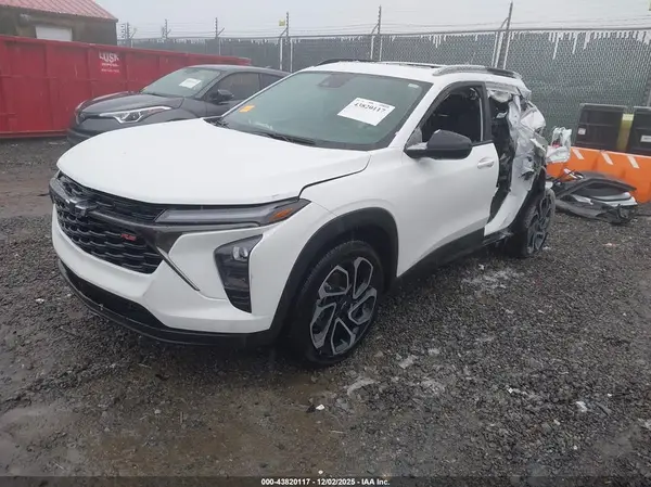 KL77LJEP7SC093261 2025 CHEVROLET TRAX - Image 2