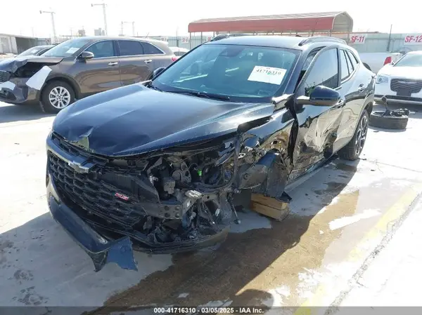 KL77LJEP7SC133760 2025 CHEVROLET TRAX - Image 2