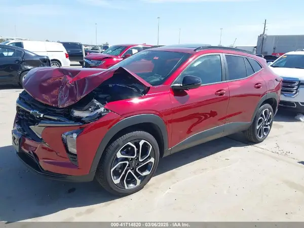 KL77LJEP7SC134911 2025 CHEVROLET TRAX - Image 2