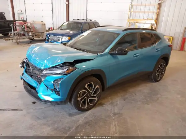 KL77LJEP7SC155662 2025 CHEVROLET TRAX - Image 2