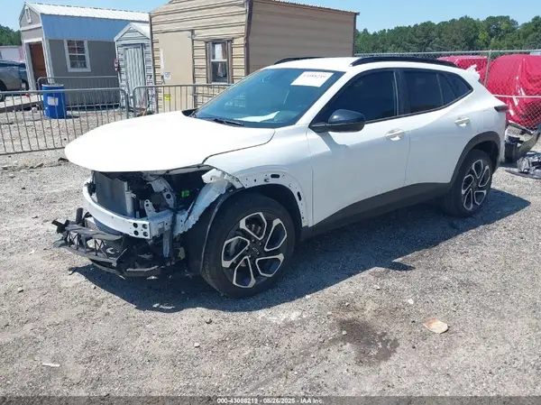 KL77LJEP7SC169996 2025 CHEVROLET TRAX - Image 2