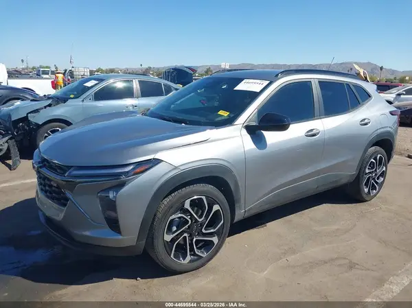 KL77LJEP7SC173871 2025 CHEVROLET TRAX - Image 2