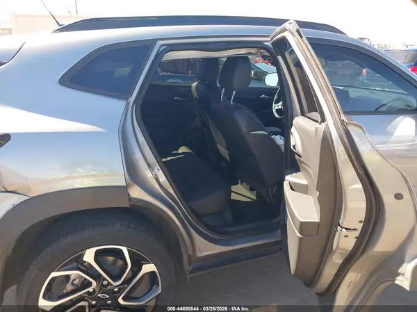 KL77LJEP7SC173871 2025 CHEVROLET TRAX - Image 8