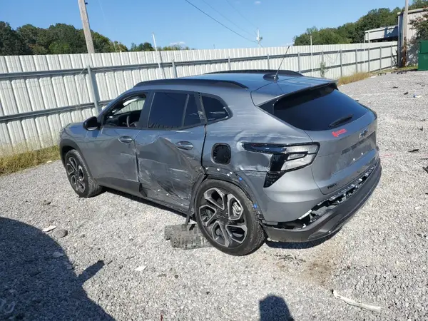 KL77LJEP7SC296246 2025 CHEVROLET TRAX - Image 2