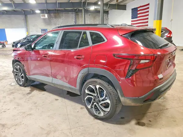 KL77LJEP7SC303261 2025 CHEVROLET TRAX - Image 2