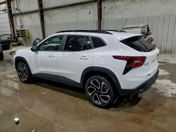 KL77LJEP7SC323123 2025 CHEVROLET TRAX - Image 2