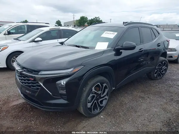 KL77LJEP8SC019508 2025 CHEVROLET TRAX - Image 2