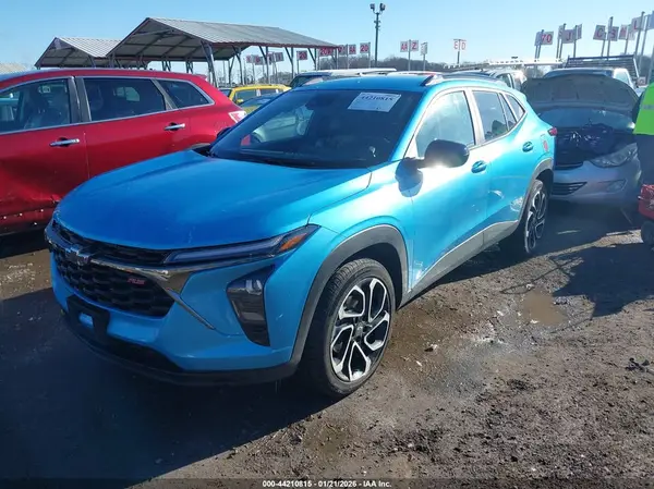 KL77LJEP8SC054159 2025 CHEVROLET TRAX - Image 2