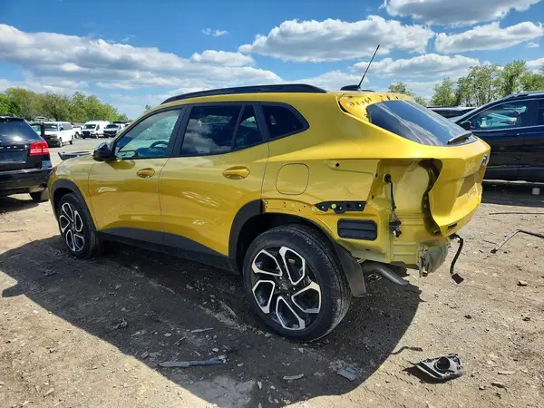 KL77LJEP8SC095469 2025 CHEVROLET TRAX - Image 2