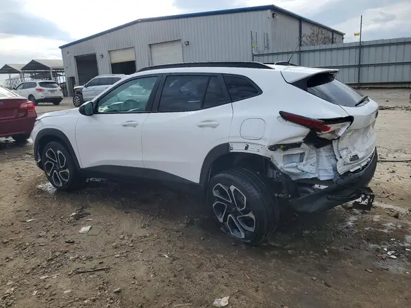 KL77LJEP8SC098324 2025 CHEVROLET TRAX - Image 2