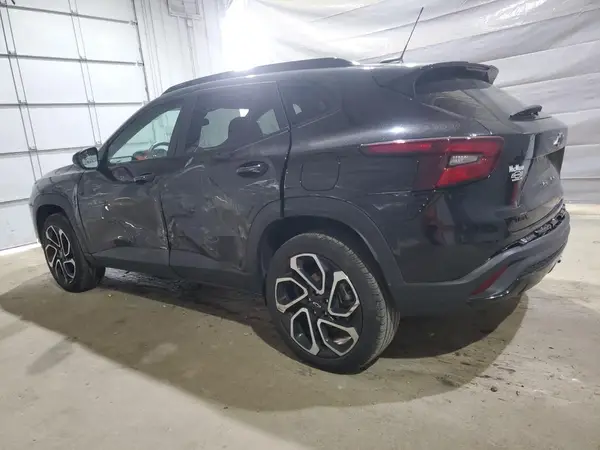 KL77LJEP8SC104462 2025 CHEVROLET TRAX - Image 2