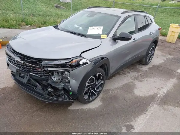 KL77LJEP8SC120788 2025 CHEVROLET TRAX - Image 2