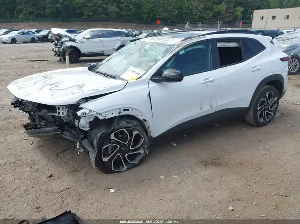 KL77LJEP8SC128549 2025 CHEVROLET TRAX - Image 2