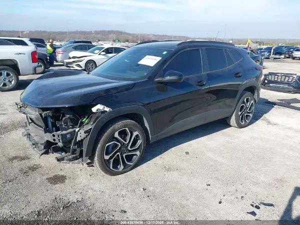 KL77LJEP8SC164029 2025 CHEVROLET TRAX - Image 2