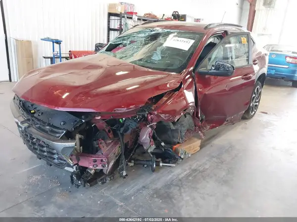 KL77LJEP8SC177766 2025 CHEVROLET TRAX - Image 2