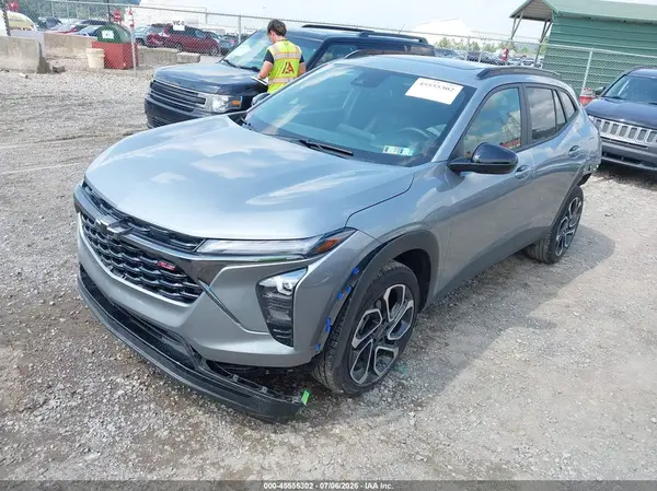 KL77LJEP8SC186029 2025 CHEVROLET TRAX - Image 2