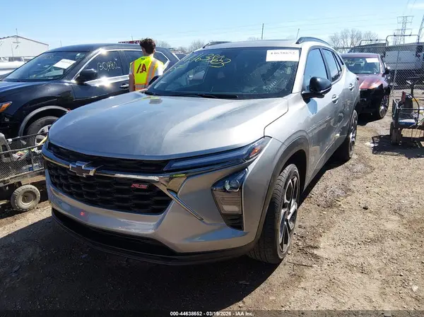 KL77LJEP8SC230255 2025 CHEVROLET TRAX - Image 2