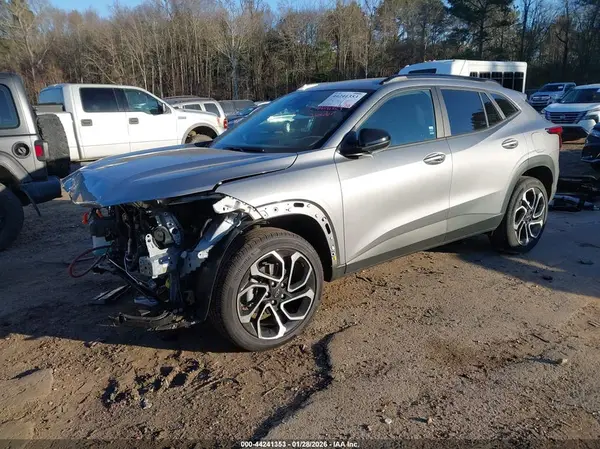 KL77LJEP8SC276233 2025 CHEVROLET TRAX - Image 2