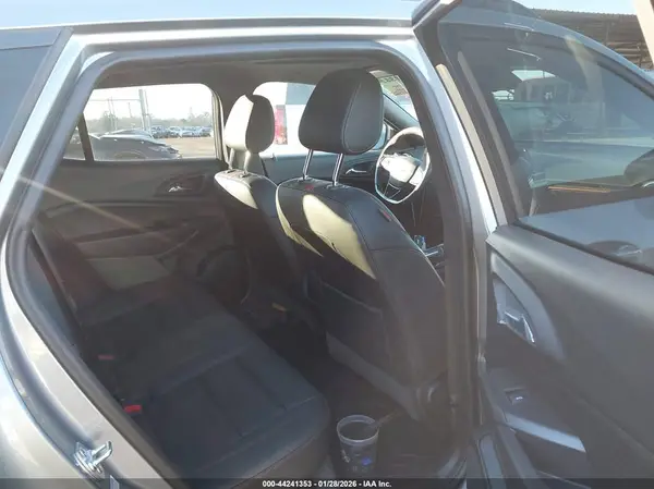 KL77LJEP8SC276233 2025 CHEVROLET TRAX - Image 8