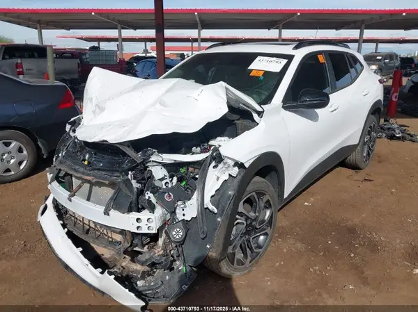 KL77LJEP8SC310980 2025 CHEVROLET TRAX - Image 2