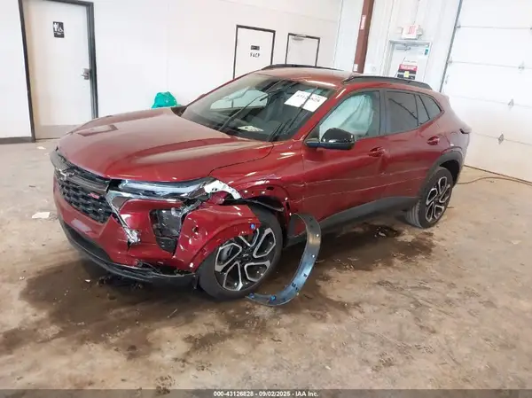 KL77LJEP9SC014642 2025 CHEVROLET TRAX - Image 2