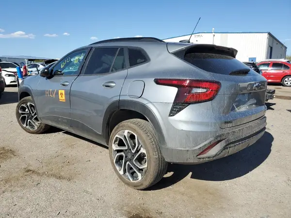 KL77LJEP9SC020215 2025 CHEVROLET TRAX - Image 2