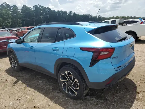 KL77LJEP9SC031635 2025 CHEVROLET TRAX - Image 2