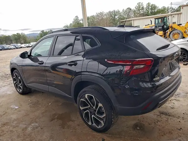 KL77LJEP9SC049391 2025 CHEVROLET TRAX - Image 2