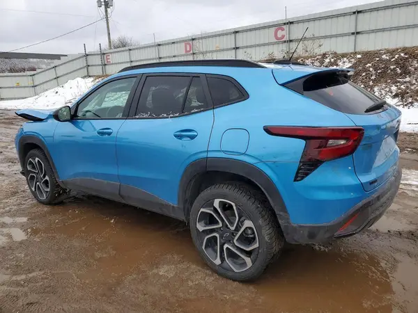 KL77LJEP9SC050654 2025 CHEVROLET TRAX - Image 2
