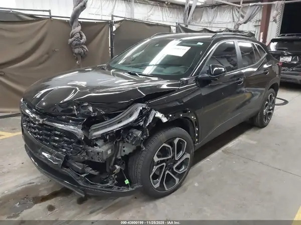 KL77LJEP9SC060021 2025 CHEVROLET TRAX - Image 2